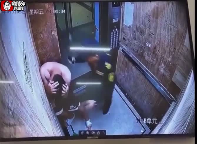 Video :A beaten lady is saved by a Chinese police officer